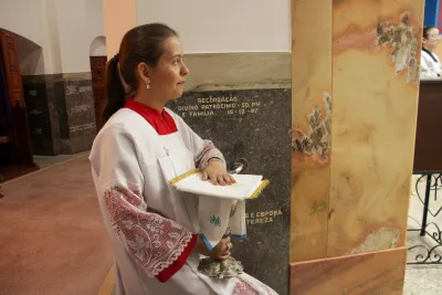30 dia com Maria - Santa Missa e Coroação - Romeiros Devotos da Paróquia N. S. Mãe dos Homens (Estrela do Sul)