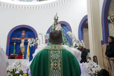 30 dia com Maria - Santa Missa e Coroação - Romeiros Devotos da Paróquia N. S. Mãe dos Homens (Estrela do Sul)