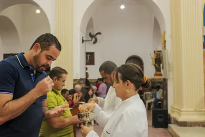 30 dia com Maria - Santa Missa e Coroação - Romeiros Devotos da Paróquia N. S. Mãe dos Homens (Estrela do Sul)