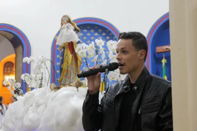 30 dia com Maria - Santa Missa e Coroação - Romeiros Devotos da Paróquia N. S. Mãe dos Homens (Estrela do Sul)