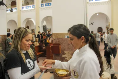 30 dia com Maria - Santa Missa e Coroação - Romeiros Devotos da Paróquia N. S. Mãe dos Homens (Estrela do Sul)