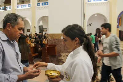 30 dia com Maria - Santa Missa e Coroação - Romeiros Devotos da Paróquia N. S. Mãe dos Homens (Estrela do Sul)
