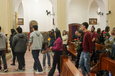 30 dia com Maria - Santa Missa e Coroação - Romeiros Devotos da Paróquia N. S. Mãe dos Homens (Estrela do Sul)