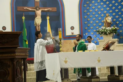 30 dia com Maria - Santa Missa e Coroação - Romeiros Devotos da Paróquia N. S. Mãe dos Homens (Estrela do Sul)
