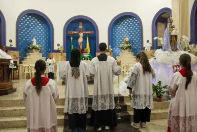 30 dia com Maria - Santa Missa e Coroação - Romeiros Devotos da Paróquia N. S. Mãe dos Homens (Estrela do Sul)