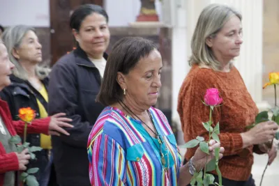 30 dia com Maria - Santa Missa e Coroação - Romeiros Devotos da Paróquia N. S. Mãe dos Homens (Estrela do Sul)