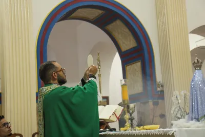 30 dia com Maria - Santa Missa e Coroação - Romeiros Devotos da Paróquia N. S. Mãe dos Homens (Estrela do Sul)