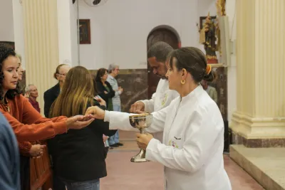 30 dia com Maria - Santa Missa e Coroação - Romeiros Devotos da Paróquia N. S. Mãe dos Homens (Estrela do Sul)