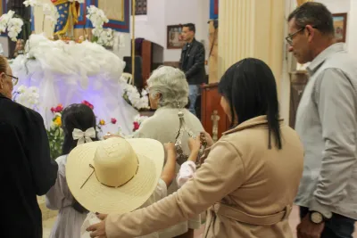 30 dia com Maria - Santa Missa e Coroação - Romeiros Devotos da Paróquia N. S. Mãe dos Homens (Estrela do Sul)