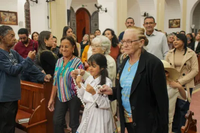 30 dia com Maria - Santa Missa e Coroação - Romeiros Devotos da Paróquia N. S. Mãe dos Homens (Estrela do Sul)