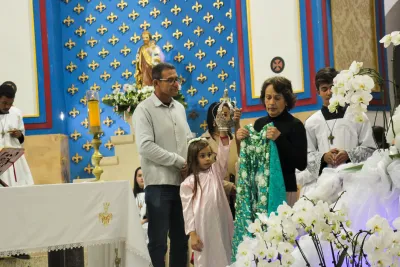 30 dia com Maria - Santa Missa e Coroação - Romeiros Devotos da Paróquia N. S. Mãe dos Homens (Estrela do Sul)