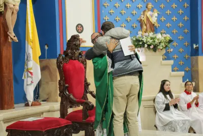 30 dia com Maria - Santa Missa e Coroação - Romeiros Devotos da Paróquia N. S. Mãe dos Homens (Estrela do Sul)