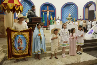 30 dia com Maria - Santa Missa e Coroação - Romeiros Devotos da Paróquia N. S. Mãe dos Homens (Estrela do Sul)