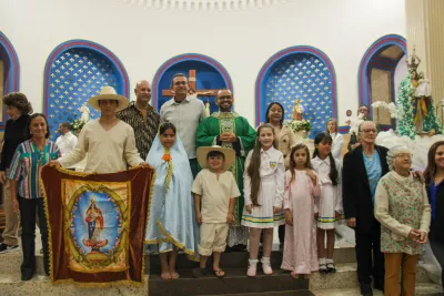 30 dia com Maria - Santa Missa e Coroação - Romeiros Devotos da Paróquia N. S. Mãe dos Homens (Estrela do Sul)