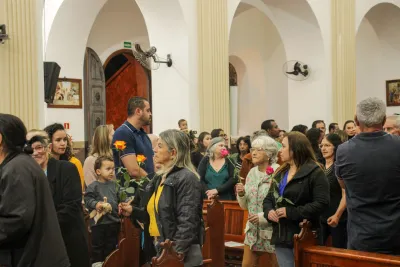 30 dia com Maria - Santa Missa e Coroação - Romeiros Devotos da Paróquia N. S. Mãe dos Homens (Estrela do Sul)