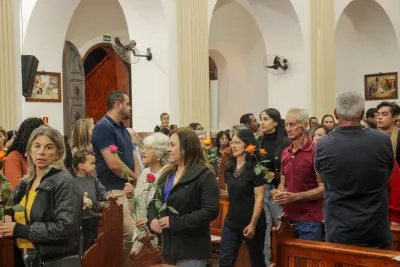 30 dia com Maria - Santa Missa e Coroação - Romeiros Devotos da Paróquia N. S. Mãe dos Homens (Estrela do Sul)