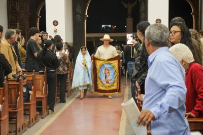 30 dia com Maria - Santa Missa e Coroação - Romeiros Devotos da Paróquia N. S. Mãe dos Homens (Estrela do Sul)