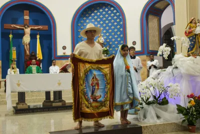 30 dia com Maria - Santa Missa e Coroação - Romeiros Devotos da Paróquia N. S. Mãe dos Homens (Estrela do Sul)