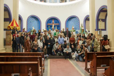 30 dia com Maria - Santa Missa e Coroação - Romeiros Devotos da Paróquia N. S. Mãe dos Homens (Estrela do Sul)
