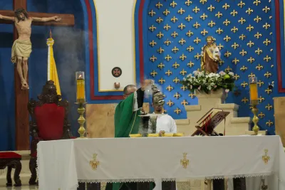 30 dia com Maria - Santa Missa e Coroação - Romeiros Devotos da Paróquia N. S. Mãe dos Homens (Estrela do Sul)