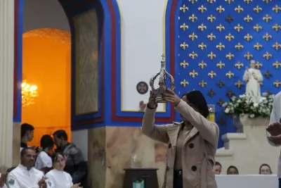 30 dia com Maria - Santa Missa e Coroação - Romeiros Devotos da Paróquia N. S. Mãe dos Homens (Estrela do Sul)