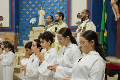 30 dia com Maria - Santa Missa e Coroação - Romeiros Devotos da Paróquia Nossa Senhora da Abadia Patrimônio (Uberlândia)
