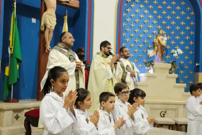 30 dia com Maria - Santa Missa e Coroação - Romeiros Devotos da Paróquia Nossa Senhora da Abadia Patrimônio (Uberlândia)