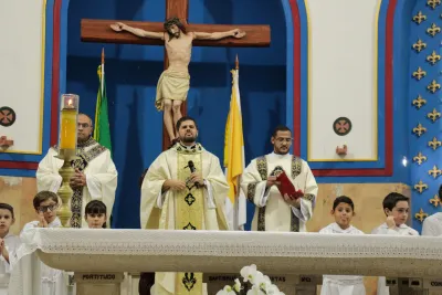 30 dia com Maria - Santa Missa e Coroação - Romeiros Devotos da Paróquia Nossa Senhora da Abadia Patrimônio (Uberlândia)
