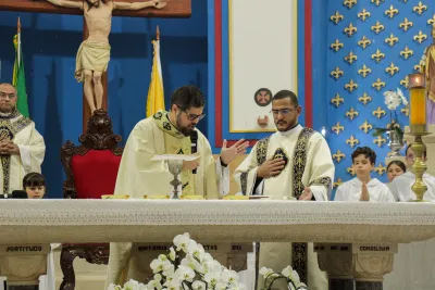 30 dia com Maria - Santa Missa e Coroação - Romeiros Devotos da Paróquia Nossa Senhora da Abadia Patrimônio (Uberlândia)