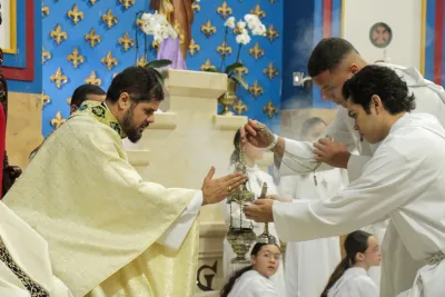 30 dia com Maria - Santa Missa e Coroação - Romeiros Devotos da Paróquia Nossa Senhora da Abadia Patrimônio (Uberlândia)