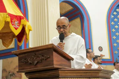 30 dia com Maria - Santa Missa e Coroação - Romeiros Devotos da Paróquia Nossa Senhora da Abadia Patrimônio (Uberlândia)