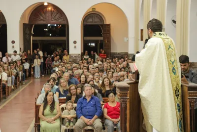 30 dia com Maria - Santa Missa e Coroação - Romeiros Devotos da Paróquia Nossa Senhora da Abadia Patrimônio (Uberlândia)
