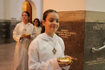 30 dia com Maria - Santa Missa e Coroação - Romeiros Devotos da Paróquia Nossa Senhora da Abadia Patrimônio (Uberlândia)