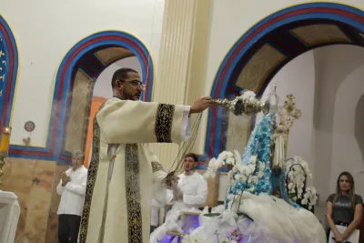 30 dia com Maria - Santa Missa e Coroação - Romeiros Devotos da Paróquia Nossa Senhora da Abadia Patrimônio (Uberlândia)