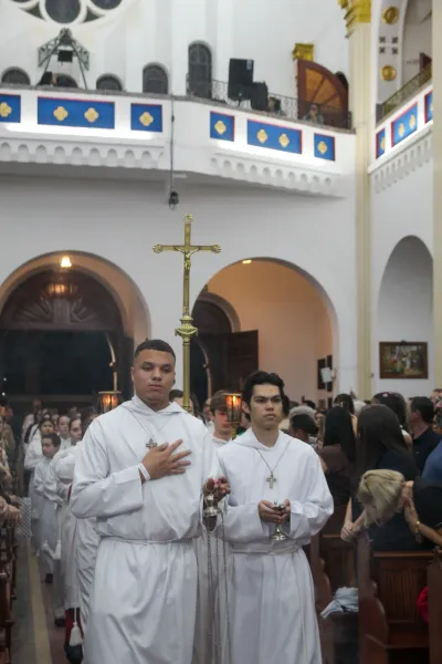 30 dia com Maria - Santa Missa e Coroação - Romeiros Devotos da Paróquia Nossa Senhora da Abadia Patrimônio (Uberlândia)