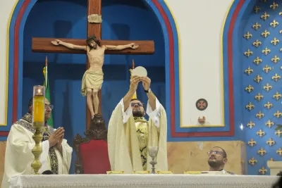 30 dia com Maria - Santa Missa e Coroação - Romeiros Devotos da Paróquia Nossa Senhora da Abadia Patrimônio (Uberlândia)