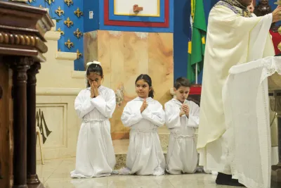 30 dia com Maria - Santa Missa e Coroação - Romeiros Devotos da Paróquia Nossa Senhora da Abadia Patrimônio (Uberlândia)