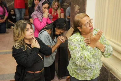 30 dia com Maria - Santa Missa e Coroação - Romeiros Devotos da Paróquia Nossa Senhora da Abadia Patrimônio (Uberlândia)