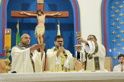 30 dia com Maria - Santa Missa e Coroação - Romeiros Devotos da Paróquia Nossa Senhora da Abadia Patrimônio (Uberlândia)