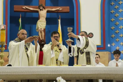 30 dia com Maria - Santa Missa e Coroação - Romeiros Devotos da Paróquia Nossa Senhora da Abadia Patrimônio (Uberlândia)