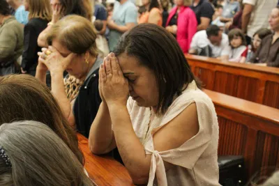 30 dia com Maria - Santa Missa e Coroação - Romeiros Devotos da Paróquia Nossa Senhora da Abadia Patrimônio (Uberlândia)