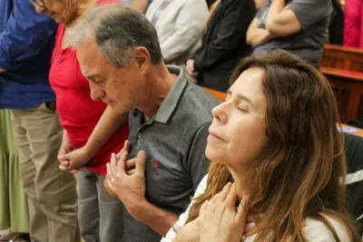 30 dia com Maria - Santa Missa e Coroação - Romeiros Devotos da Paróquia Nossa Senhora da Abadia Patrimônio (Uberlândia)