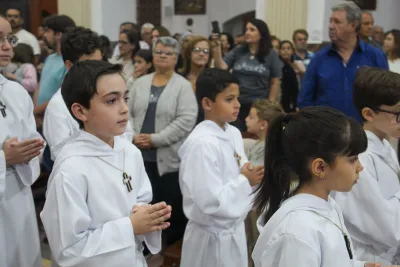 30 dia com Maria - Santa Missa e Coroação - Romeiros Devotos da Paróquia Nossa Senhora da Abadia Patrimônio (Uberlândia)