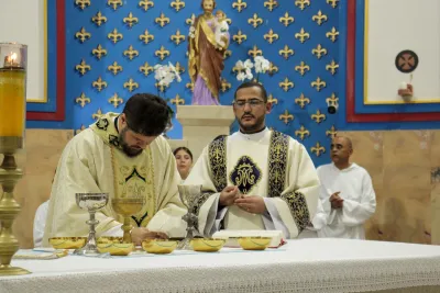 30 dia com Maria - Santa Missa e Coroação - Romeiros Devotos da Paróquia Nossa Senhora da Abadia Patrimônio (Uberlândia)