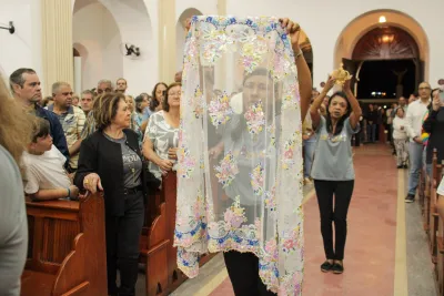 30 dia com Maria - Santa Missa e Coroação - Romeiros Devotos da Paróquia Nossa Senhora da Abadia Patrimônio (Uberlândia)