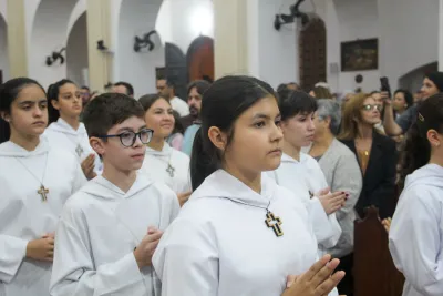 30 dia com Maria - Santa Missa e Coroação - Romeiros Devotos da Paróquia Nossa Senhora da Abadia Patrimônio (Uberlândia)