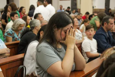 30 dia com Maria - Santa Missa e Coroação - Romeiros Devotos da Paróquia Nossa Senhora da Abadia Patrimônio (Uberlândia)