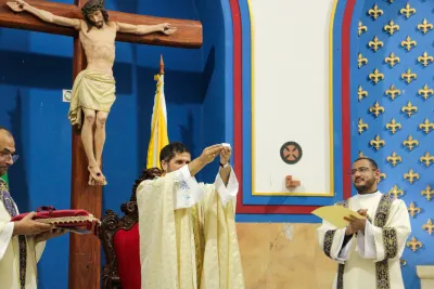 30 dia com Maria - Santa Missa e Coroação - Romeiros Devotos da Paróquia Nossa Senhora da Abadia Patrimônio (Uberlândia)