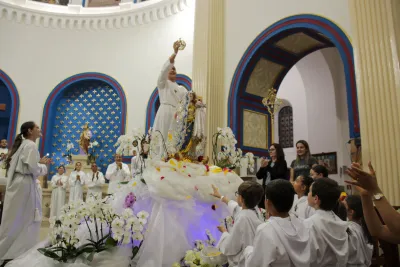 30 dia com Maria - Santa Missa e Coroação - Romeiros Devotos da Paróquia Nossa Senhora da Abadia Patrimônio (Uberlândia)