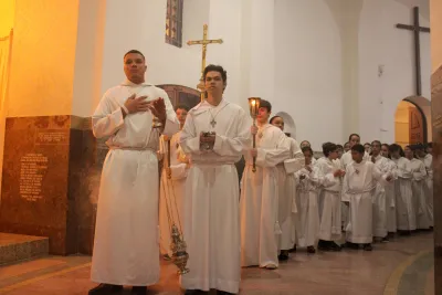 30 dia com Maria - Santa Missa e Coroação - Romeiros Devotos da Paróquia Nossa Senhora da Abadia Patrimônio (Uberlândia)
